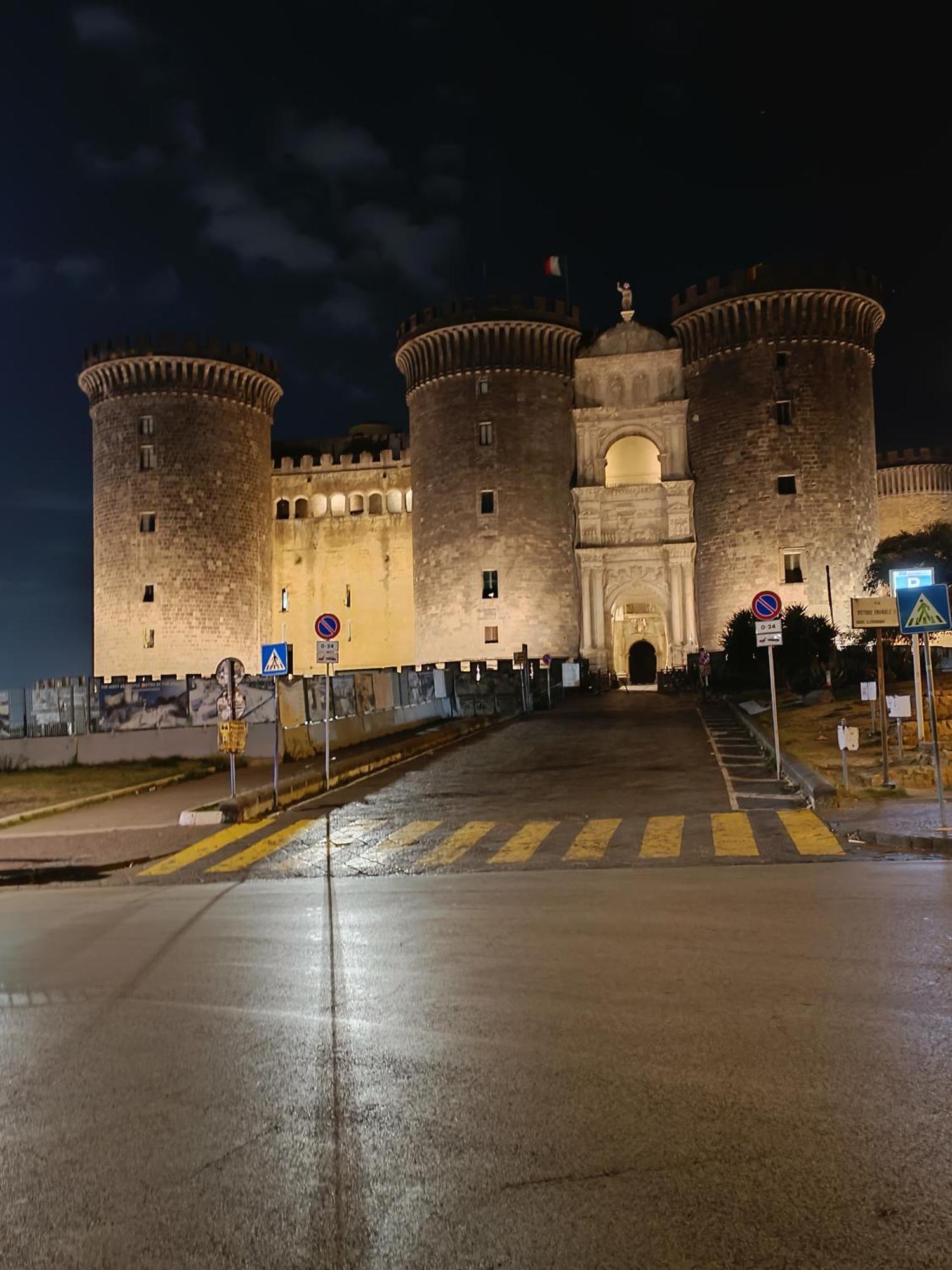 Storico House Apartment Napoli Bagian luar foto